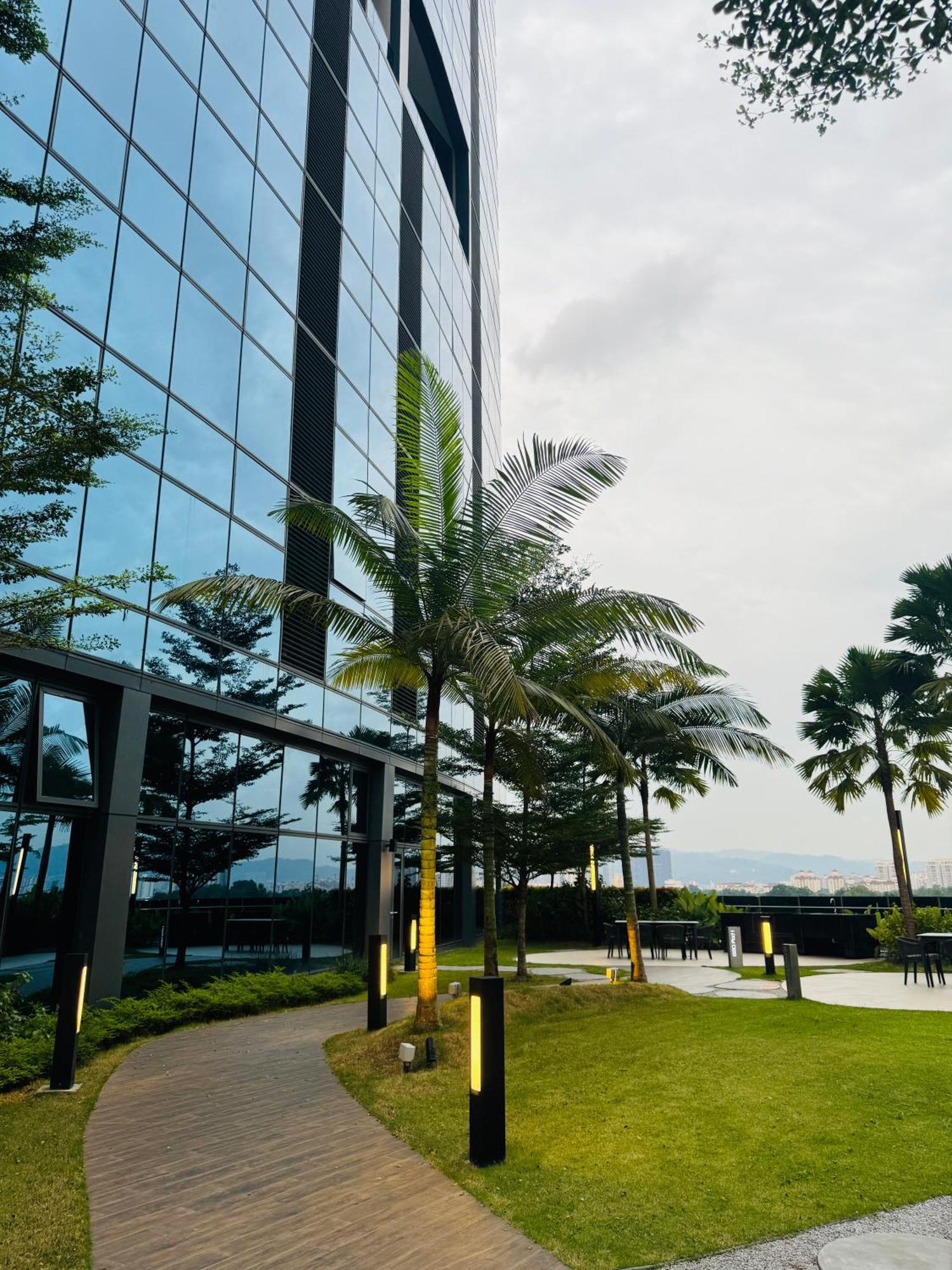 Eaton Service Apartment At Klcc Kuala Lumpur Exterior photo