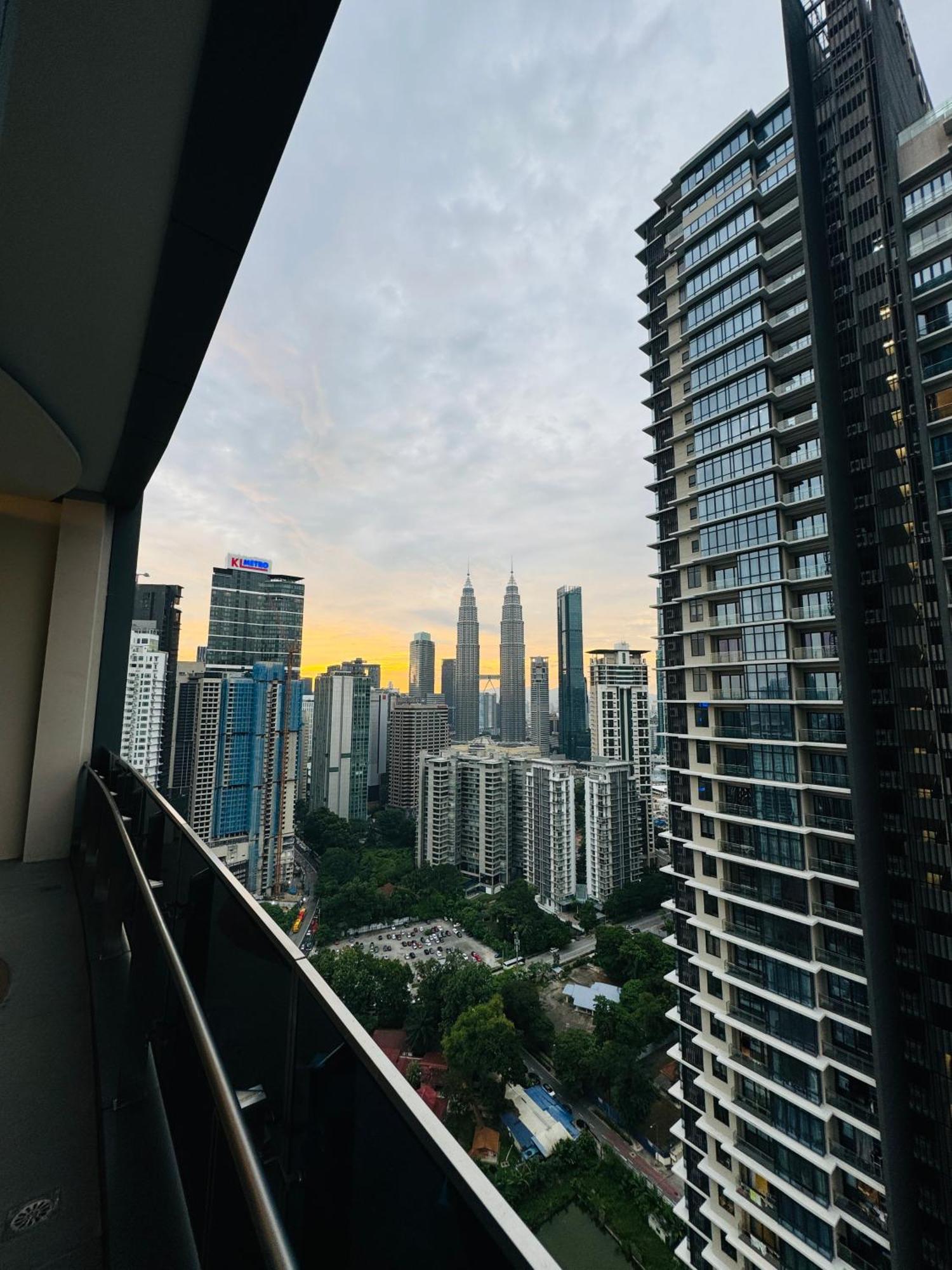 Eaton Service Apartment At Klcc Kuala Lumpur Exterior photo
