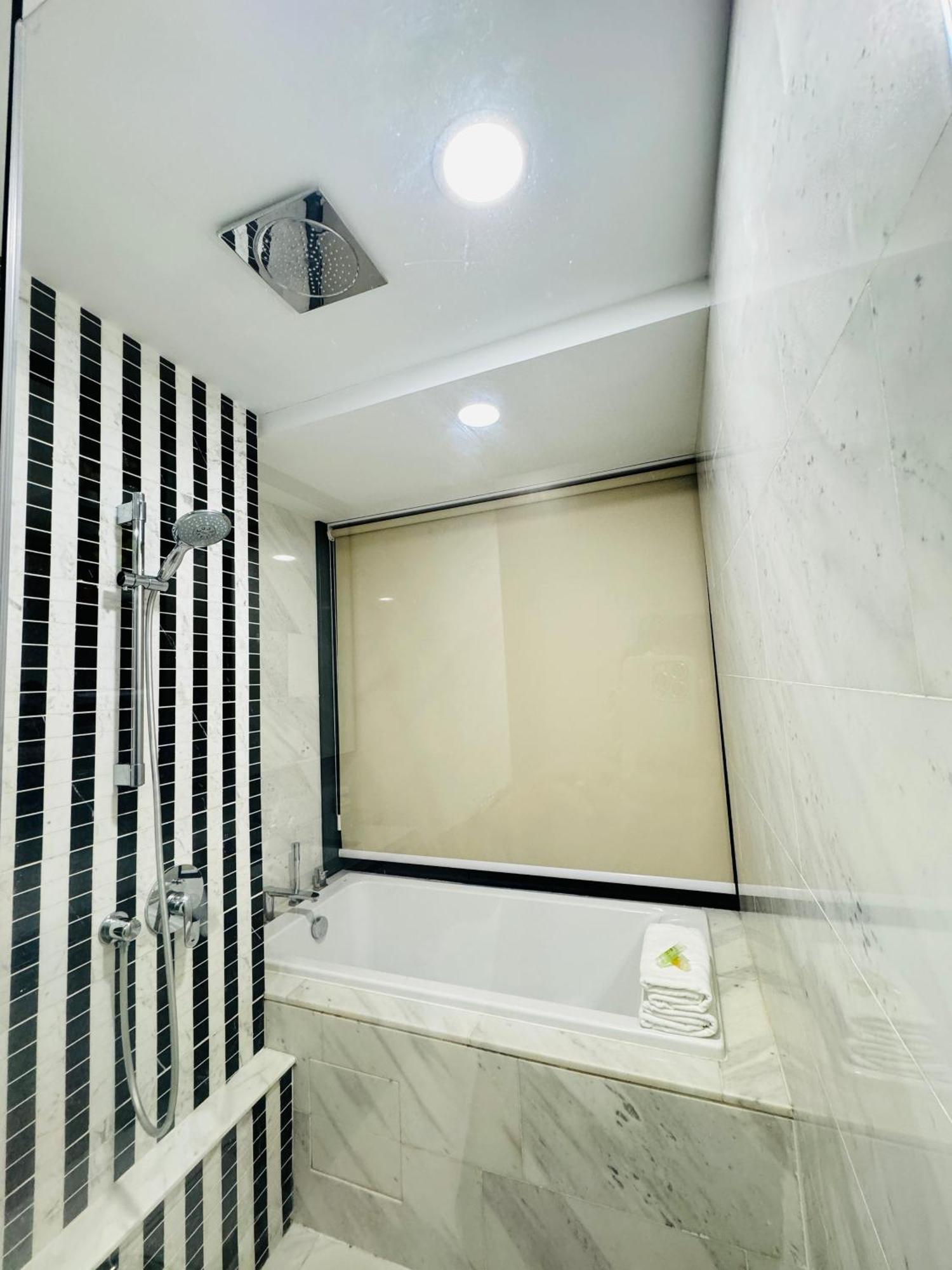 Eaton Service Apartment At Klcc Kuala Lumpur Exterior photo