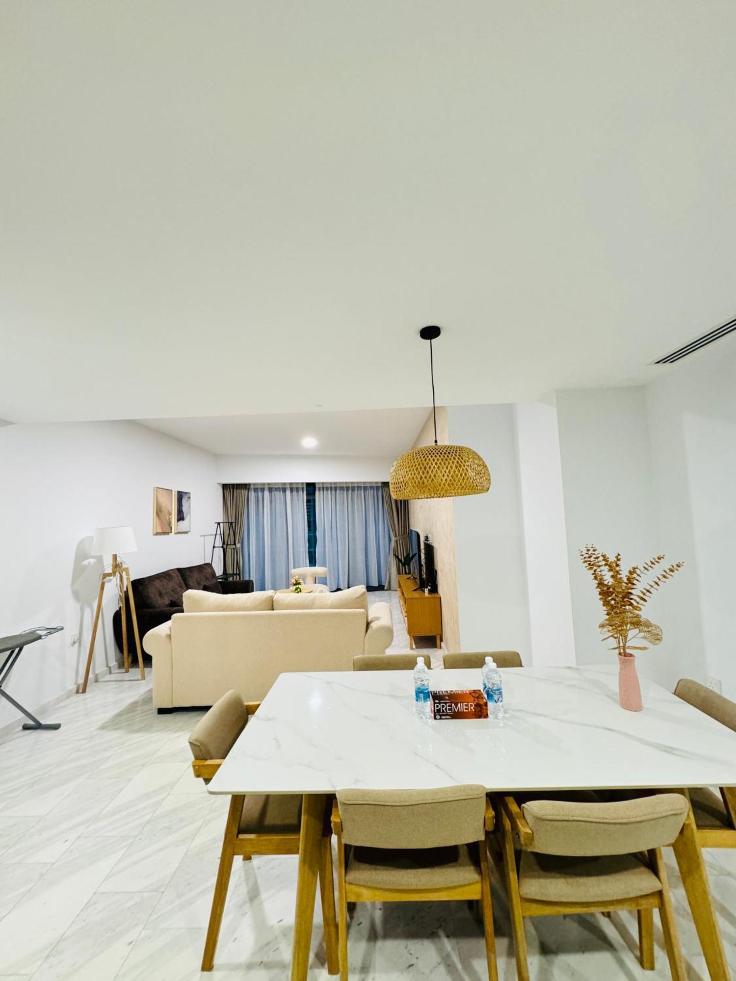 Eaton Service Apartment At Klcc Kuala Lumpur Exterior photo